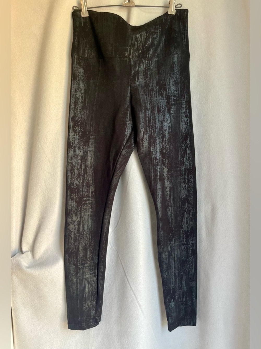Lyssé High Waist Leggings Large Black Metallic Coated Pull On Slimming Stretch